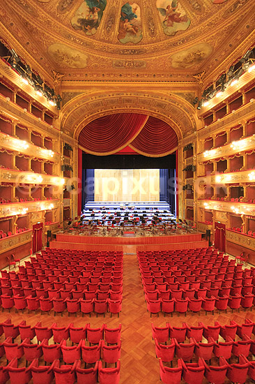 Massimo Teatret. Teatersalen i Massimo Theater, Teatro Massimo i Palermo; ; Palermo; Italien; ; sev�rdigheder; Sicilien, skuespilhus, skuespil, teater, teaterscene