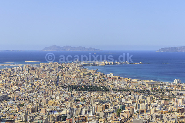 Trapani. Byen Trapani p� vestlige Sicilien med Aegadian Islands og Middelhavet i baggrunden set fra Erice; ; Trapani / Sicilien; Italien; ; ; 
