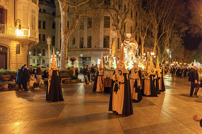 P�skeprocession i Palma de Mallorca. P�ske procession p� Passeig del Born i Palma de Mallorca under La Semana Santas (den hellige uge); ; Palma de Mallorca; Spanien; ; Sev�rdigheder; Kristendom, katolsk, religion, p�sken