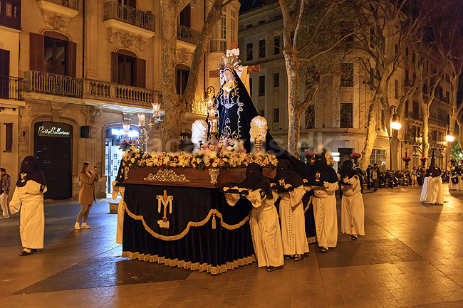 P�skeprocession i Palma de Mallorca. P�ske procession p� Passeig del Born i Palma de Mallorca under La Semana Santas (den hellige uge); ; Palma de Mallorca; Spanien; ; Sev�rdigheder; Kristendom, katolsk, religion, p�sken