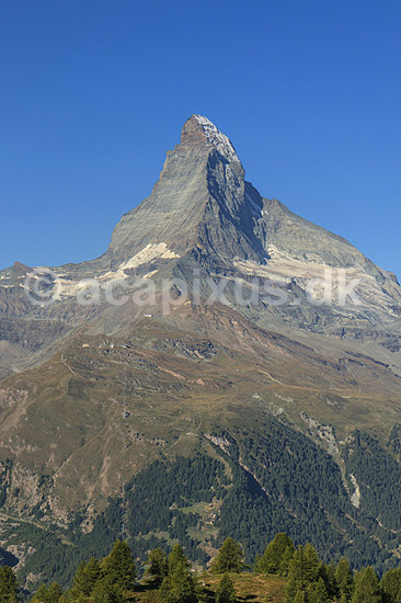 Matterhorn. Det ikoniske bjerg Matterhorn set fra n�r bjergs�en Stellisee; ; Zermatt; Schweiz; ; ; Alperne, bjerglandskab, Alpelandskab, bjergvandring