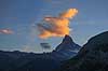 Matterhorn. Solens sidste str�ler skinner p� toppen af det ikoniske bjerg Matterhorn  Zermatt Schweiz   Alperne, bjerglandskab, Alpelandskab