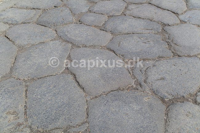 Gade i Pompeji. Brosten p� gade i Pompeji; ; Pompeji / Pompei / Pompeii / Napoli / Campania; Italien; ; ; Ark�ologi, vulkaner, vulkanudbrud, pyroplastisk flow, pyroplasma, Vesuvius, Vesuv, naturkatastrofer, turistsev�rdigheder, sev�rdigheder, turisme, Romerriget, romerne, ruiner, ruinbyer