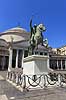 San Francesco di Paola kirken. Rytterstatue af Carlo III foran Basilica Reale Pontificia San Francesco da Paola p� Piazza del Plebiscito i Napoli  Napoli / Campania Italien  Sev�rdigheder Religion, kristendom, kirker