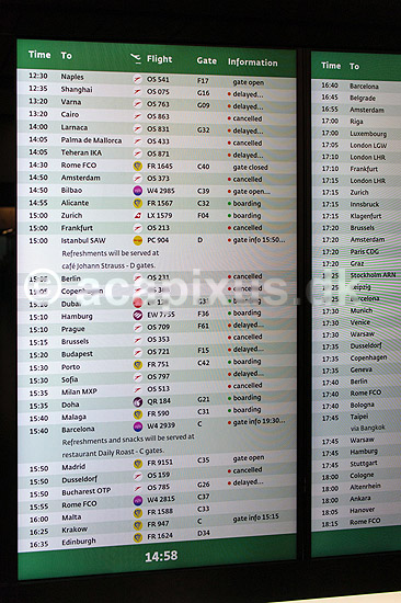 Aflyste fly fra Austrian Airlines. Monitor med flyafgange fra Wien lufthavn - alle Austrian Airlines fly er aflyst eller forsinkede pga strejke; ; Vienna International Airport / Wien; �strig; ; ; Flughafen Wien Schwechat luftfart flyselskaber flytrafik arbejdsnedl�ggelse