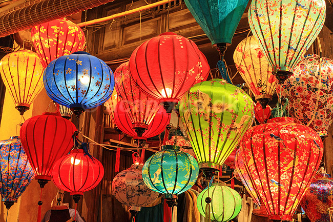 Silkelamper. Silke lamper i Hoi An, der kom p� UNESCO World Heritage Site listen i 1999 og derefter blev en mega turistattraction; ; Hoi An; Vietnam; ; Sev�rdigheder; 