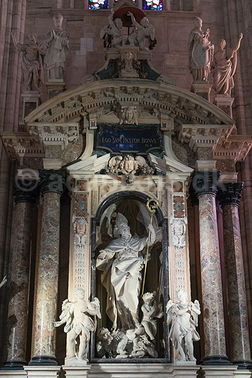 San Giovanni Bono chapel. Sankt John den Godes kapel i Den katolske domkirke i Milano. �rkebiskop i Milano fra c. 641 til 669; ; Duomo di Milano / Milano; Italien; ; Sev�rdigheder; Kirke, kirker, kristendom, religion, katolisme