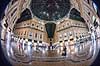 Galleria Vittorio Emanuele II i Malano. Handelsarkaden Galleria Vittorio Emanuele II fyldt med dyre modebutikker i Milano  Galleria Vittorio Emanuele II i Malano / Milano Italien  Sev�rdigheder Handel, shopping, mode