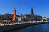 B�rsen. Kraner ved den nedbr�ndte B�rsbygning p� Slotsholmen i K�benhavn - i baggrunden Christiansborg  K�benhavn Danmark   Ildebrand, brand, genopbygning