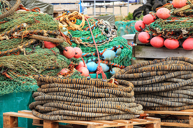 Fiskenet. Fiskenet og andet fiskegrej p� havnen i Gilleleje; ; Gilleleje; Danmark; ; ; Fiskeri, fiskere, netfiskeri, havfiskeri