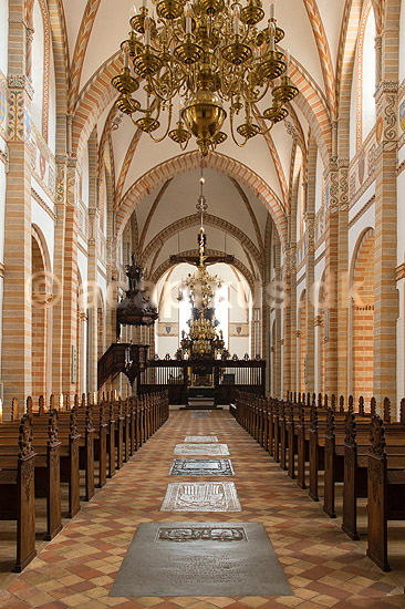 Sor� Klosterkirke. Skibet i Sor� Klosterkirke - bygget som en gravkirke for Hvidesl�gten; ; Sor�; Danmark; ; ; Kirker, kristendom, Absalon