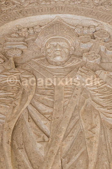 Sor� Klosterkirke. Biskop Absalons grav i Sor� Klosterkirke. Absalons gravsten, hugget af Morten Bussert, blev lagt i forbindelse med den f�rste �bning af Absalons grav i 1537. Absalon d�de i 1201; ; Sor�; Danmark; ; ; Kirker, kristendom, Absalon