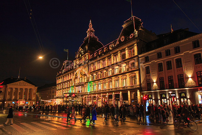 Magasin du Nord. Juleudsmykning p� Magasin du Nord p� Kongens Nytorv i K�benhavn; ; Kongens Nytorv / K�benhavn; Danmark; ; Sev�rdigheder; Julemarkeder, jul, julehandel, handel, juleudsmykning, julestemning
