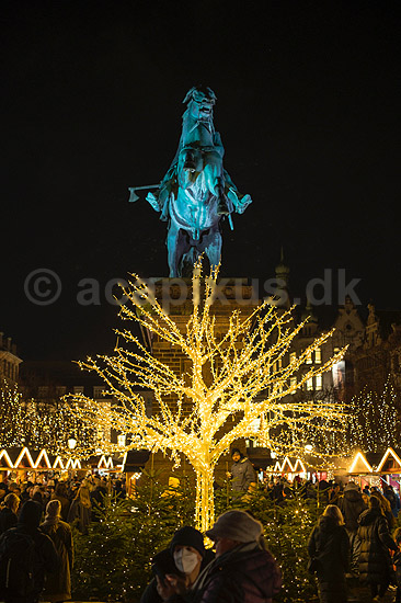 Julemarked. Juleudsmykning til Julemarked p� H�jbro Plads i K�benhavn; ; H�jbro Plads / K�benhavn; Danmark; ; Sev�rdigheder; Julemarkeder, jul, julehandel, handel, juleudsmykning, julestemning