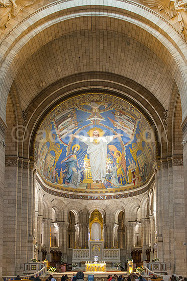 Sacre-Coeur i Paris. Mosaikken The Triumph of the Sacred Heart of Jesus i kirken Sacre Coeur ( Jesus Hellige Hjerte ) p� toppen af Montmartre i Paris; ; Montmartre / Paris; Frankrig; ; ; Sacre-C�ur, Sacre C�ur, kirker, religion, katolsk, katolisisme, Paul Abadie