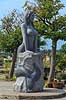 Den Store Havfrue statue p� Drag�r Havn. Den Store Havfrue, bestilt af Peter Bech, udf�rt i Kina i kinesisk granit, blev i 2006 rejst over for skulpturen Isbj�rn med unger p� Langeliniekajen og blev i 2018 flyttet til Drag�r Fort. Blev i 2025 anklaget for at v�re sexistisk, pornografisk og vulg�r og Drag�r Kommune �nsker den fjernet. Alle adspurgte under fortograferingen anser den dog som smuk og mener den om noget skulle have en mere fremtr�dende plads.  Drag�r Danmark  sev�rdigheder Havfruer, skulpturer