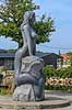 Den Store Havfrue statue p� Drag�r Havn. Den Store Havfrue, bestilt af Peter Bech, udf�rt i Kina i kinesisk granit, blev i 2006 rejst over for skulpturen Isbj�rn med unger p� Langeliniekajen og blev i 2018 flyttet til Drag�r Fort. Blev i 2025 anklaget for at v�re sexistisk, pornografisk og vulg�r og Drag�r Kommune �nsker den fjernet. Alle adspurgte under fortograferingen anser den dog som smuk og mener den om noget skulle have en mere fremtr�dende plads.  Drag�r Danmark  sev�rdigheder Havfruer, skulpturer