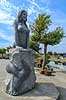 Den Store Havfrue statue p� Drag�r Havn. Den Store Havfrue, bestilt af Peter Bech, udf�rt i Kina i kinesisk granit, blev i 2006 rejst over for skulpturen Isbj�rn med unger p� Langeliniekajen og blev i 2018 flyttet til Drag�r Fort. Blev i 2025 anklaget for at v�re sexistisk, pornografisk og vulg�r og Drag�r Kommune �nsker den fjernet. Alle adspurgte under fortograferingen anser den dog som smuk og mener den om noget skulle have en mere fremtr�dende plads.  Drag�r Danmark  sev�rdigheder Havfruer, skulpturer