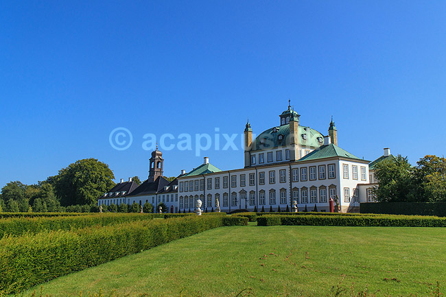 Fredensborg Slot. Fredensborg Slot set fra parksiden; ; Fredensborg Slot / Fredensborg; Danmark; ; ; Slotte, kongeslotte