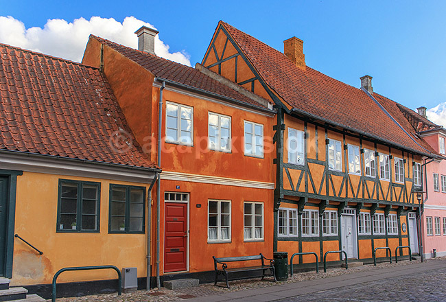 Kirkestr�de i K�ge. Kirkestr�de med gamle bindingsv�rkshuse i K�ge; ; K�ge; Danmark; ; Sev�rdigheder; gader, byhuse, str�der