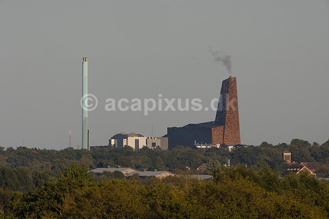 Roskilde kraftvarmev�rk. Roskilde kraftvarmev�rk ved opgang af blodm�ne - m�nen er ikke synlig pga aftendisen; ; Roskilde; Danmark; ; Sev�rdigheder; 