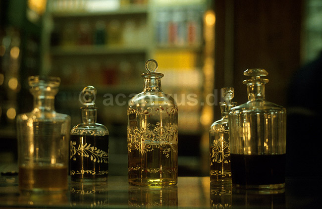 Parfumeflasker i parfume butik i Cairos souk; ; Cairo; Egypten; Afrika; ; 