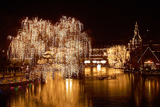 Tivoli. Ved Julemarkedet; ; K�benhavn; Danmark; Europa; ; sev�rdigheder forlystelser