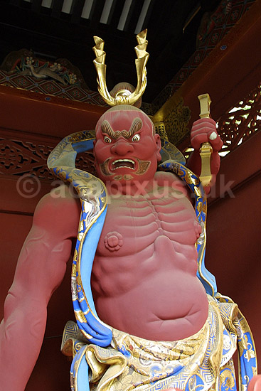 Rinnoji Taiyuin shrine. Vogtere i indgangsporten til det shintoistiske Rinnoji Taiyuin tempel i Nikko; ; Rinnoji Taiyuin shrine / Nikko; Japan; Asien; ; templer shintoisme