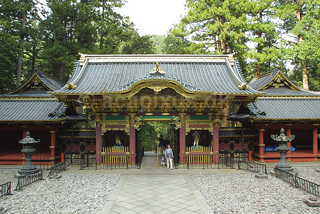 Rinnoji Taiyuin shrine. Indgangsporten til det shintoistiske Rinnoji Taiyuin tempel i Nikko; ; Rinnoji Taiyuin shrine / Nikko; Japan; Asien; ; templer shintoisme