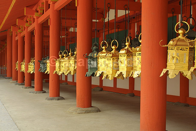 Kasuga-Taisha Shrine. Lamper i Kasuga-Taisha Shrine templet i Nara ; ; Kasuga-Taisha Shrine / Nara; Japan; Asien; ; templer