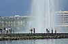 Jet de Eau. Jet de Eau springvandet i Geneve  Geneve Schweiz Europa  vejret, vejr og vind, regnskyer, atmosf�ren