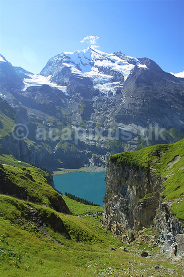 Oeschinensee. Oeschinensee i Oeschinental i de Schweiziske Alper; ; Kandersteg; Schweiz; Europa; ; 