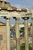 Foro Romano. Detalje af Forum Romanum i Rom med det nye Rom i baggrunden  Rom Italien Europa  romerriget, turistsev�rdigheder