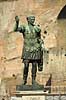 Julius Cesar. Statue af Julius Cesar p� Via dei Fori Imperiali i Rom  Rom Italien Europa  romerriget, turistsev�rdigheder