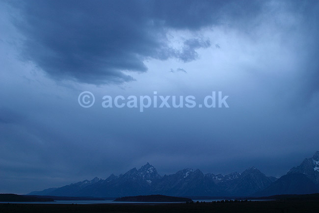 Tetons. The Grand Tetons i aftenskumringen; ; Grand Teton National Park / Wyoming; USA; Nord Amerika; ; Bjerge, nationalparker
