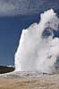 Geyser. Geyseren Old Faithful i udbrud  Yellowstone National Park / Wyoming USA Nord Amerika  Geothermisk, geotermisk varme, geysere, damp